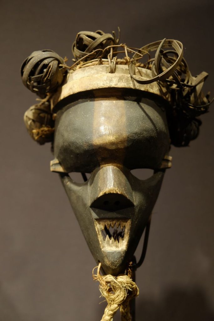 Salampasu Miniature mask bicolor