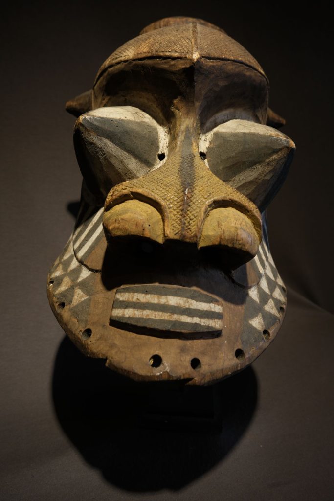 Bena Biombo mask