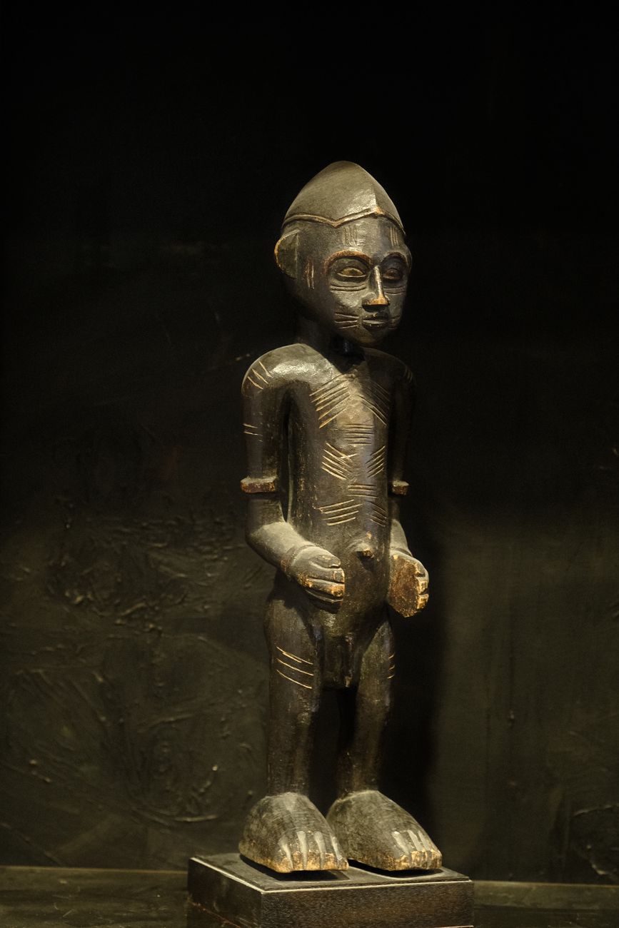 Senufo Guardian with a Flying Legend’s Legacy