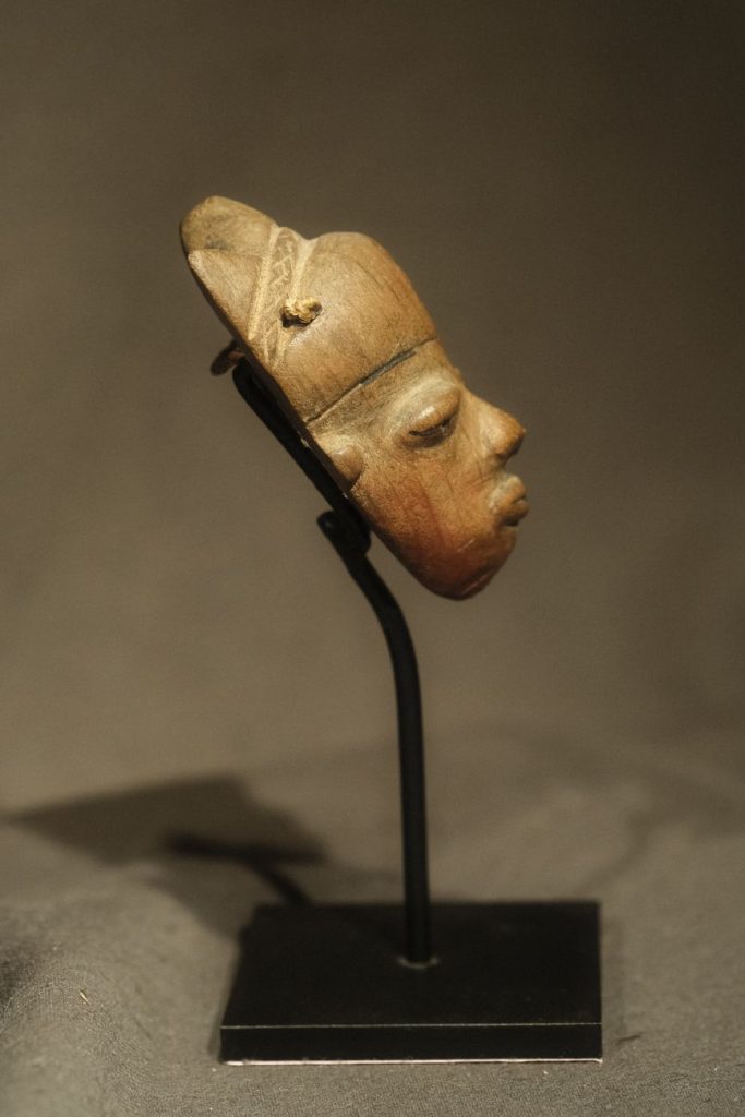 FXE48208 african masks Ikhoko Pende
