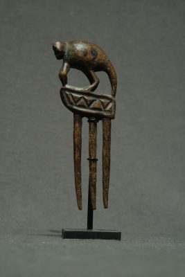 Bamileke wooden monkey comb from Cameroon