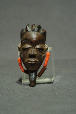 Small wooden Pende Ikhoho protective amulet